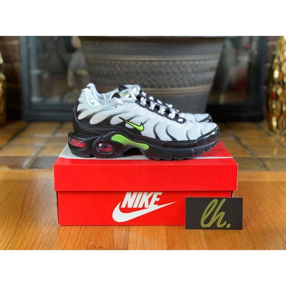 Size 4y Nike Air Max Plus RF "White Volt" - Picture 3 of 5